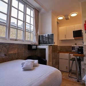 Studio met een King Size Bed